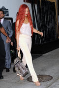 th_797841563_RihannaoutandaboutinNYC3.5.2011_05_122_111lo.jpg