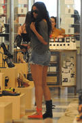 th_707767897_CiaraoutforshoppinginBeverlyHills12.5.2011_18_122_404lo.jpg