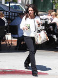 th_89728_celebrity_paradise.com_TheElder_JenniferLoveHewitt2011_03_28_atUrthCafeinWestHollywood8_122_493lo.jpg
